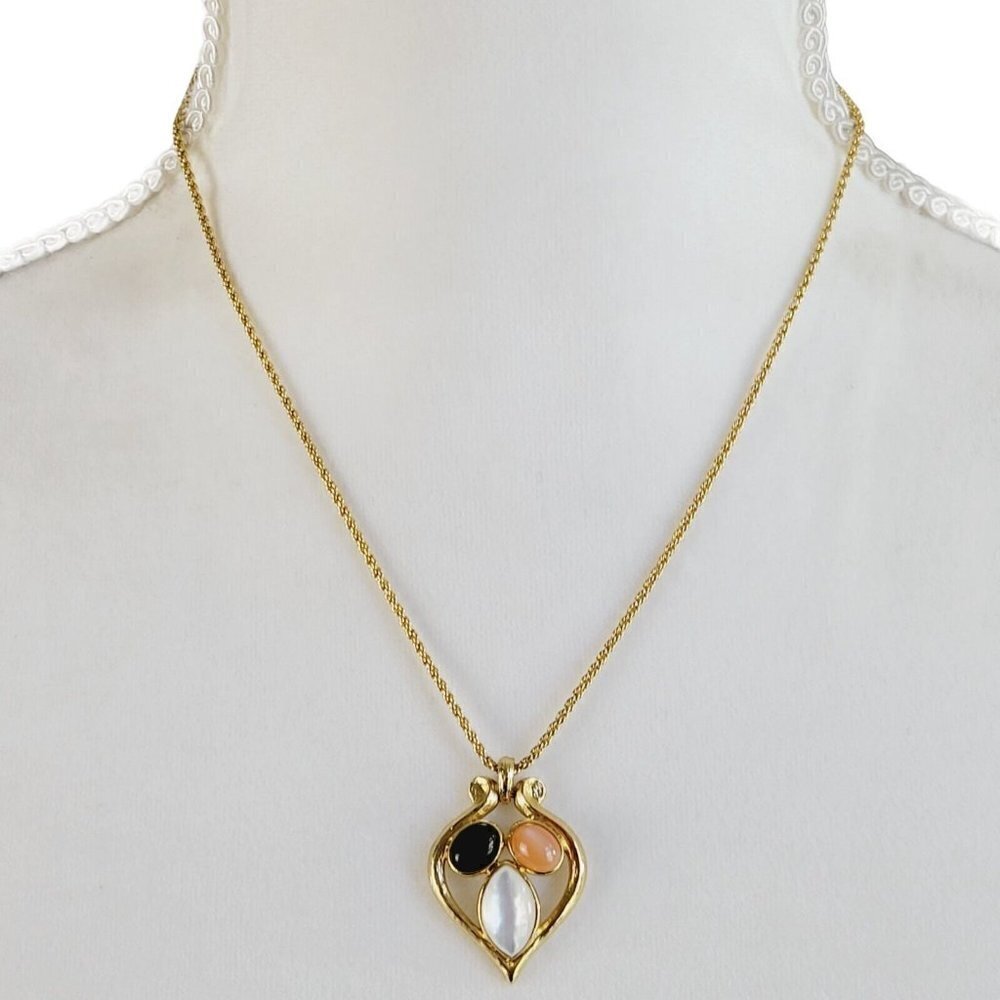Vendome Boutique Signed Pendant Necklace Gold Tone Rope Chain 17.5" Modern EUC